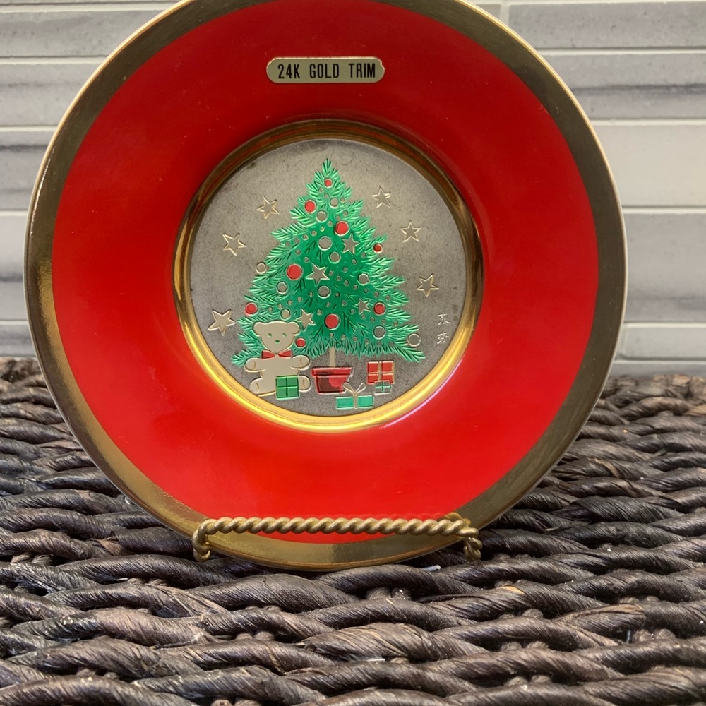 Vintage Holiday Christmas Plate with 24k Gold Rim